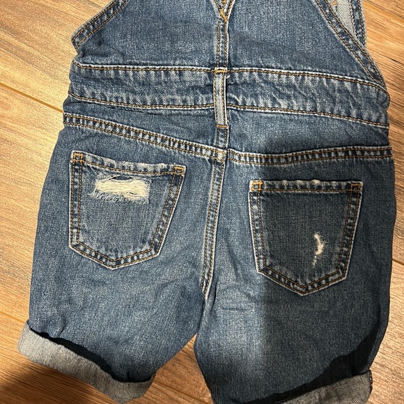 Girls XS Gap Denim Medium Wash Shorttall overalls - best fit ever!!! Adorable! - Picture 3 of 6